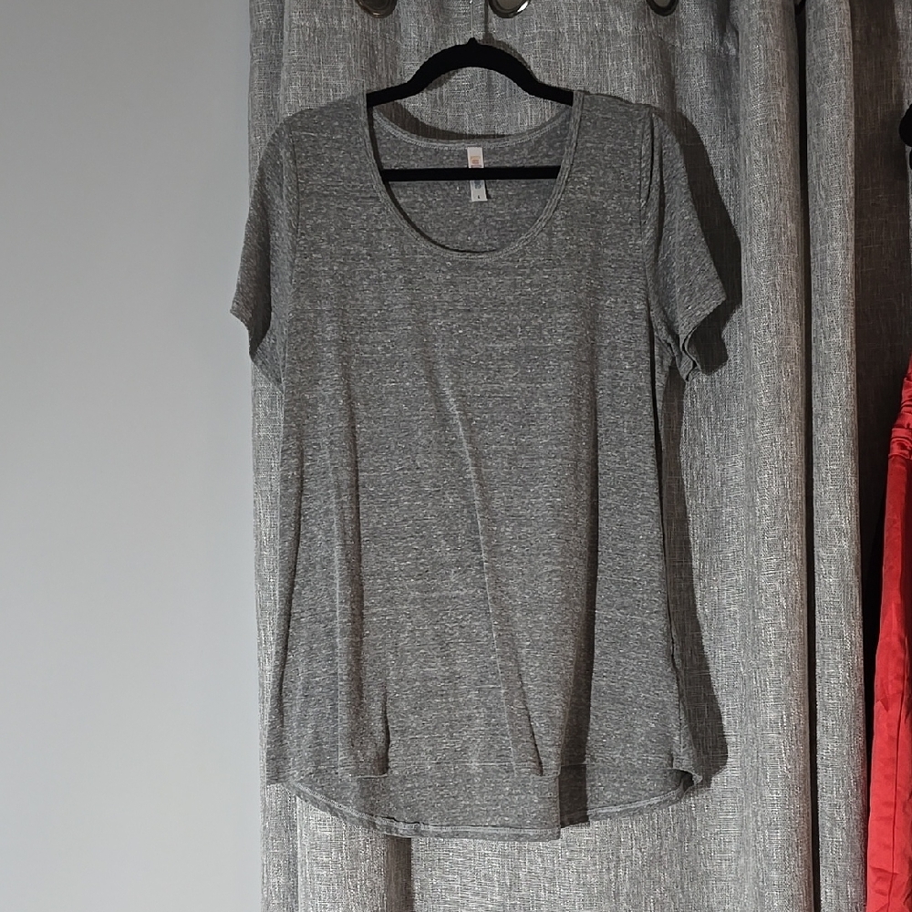 LuLaRoe Gray Classic T Size L